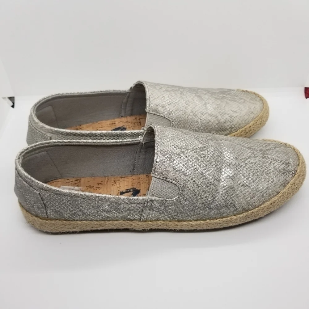 Seven7 Cape Azul espadrille platinum snake print loafer size 11